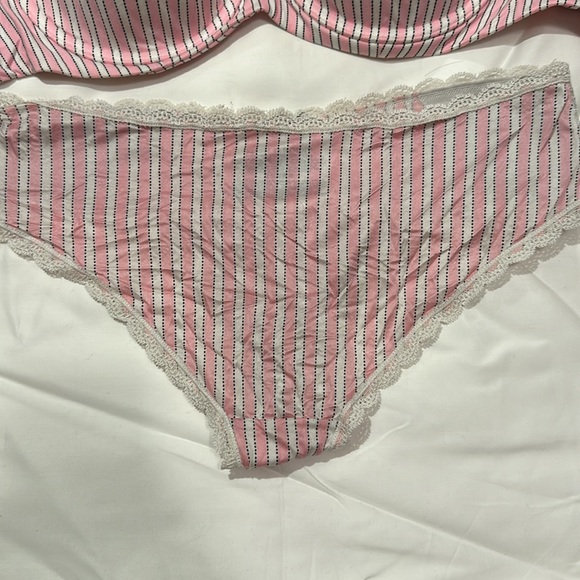 Victorias Secret striped 2Pc set - Picture 4 of 7